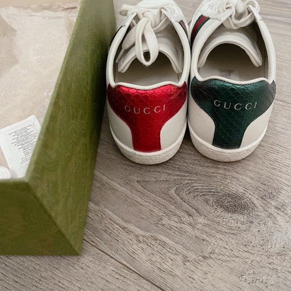 AUTHENTIC WOMEN'S GUCCI ACE SNEAKER WITH BEE - Picture 3 of 8